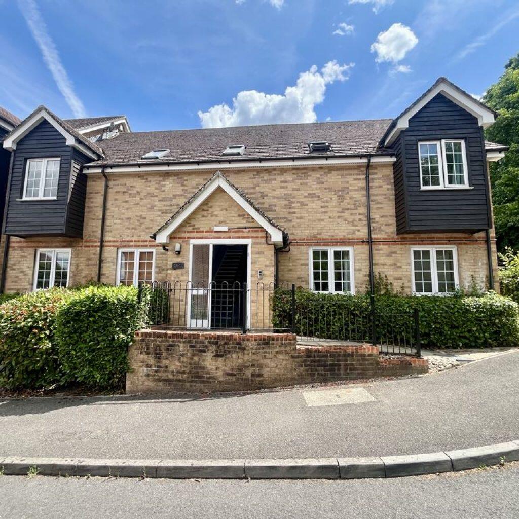2 bed 1st Floor Flat for rent in Greenham. From Henwick Properties - Thatcham 2 bed 1st Floor Flat for rent in Greenham. From Henwick Properties - Thatcham