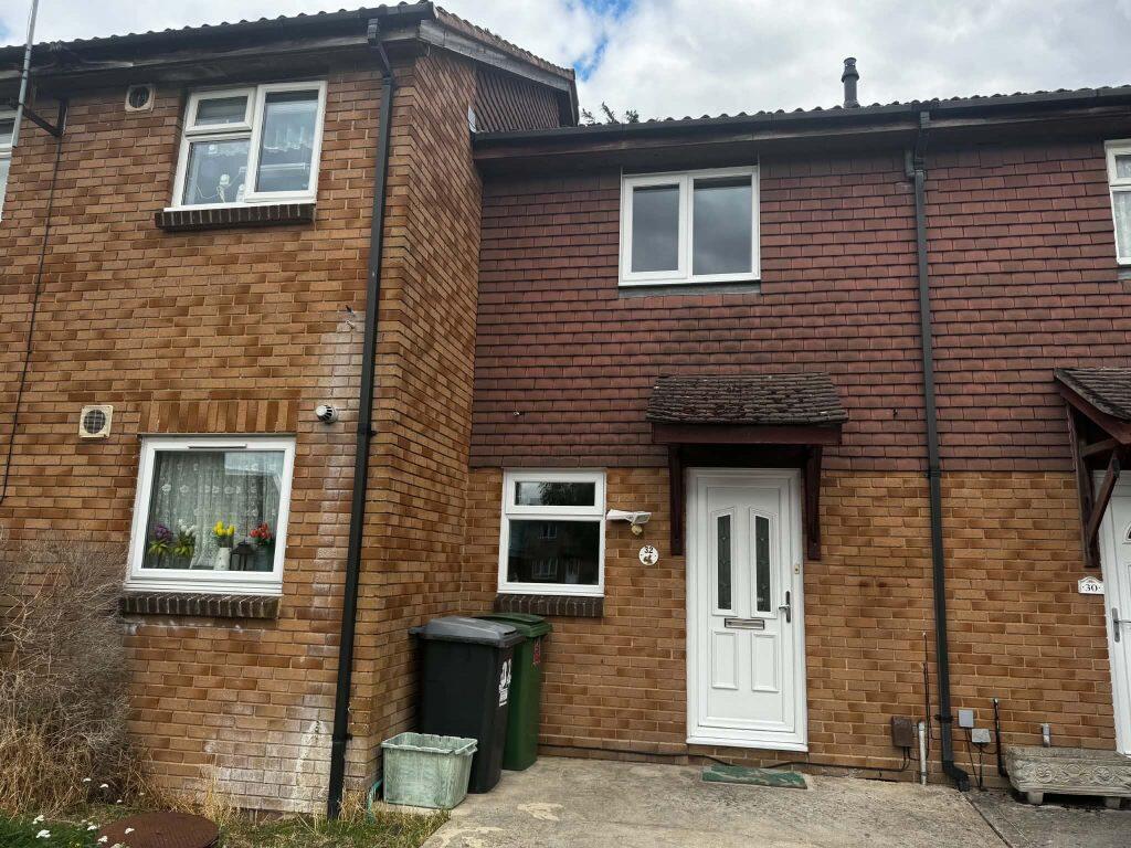 2 bed Mid Terraced House for rent in Thatcham. From Henwick Properties - Thatcham 2 bed Mid Terraced House for rent in Thatcham. From Henwick Properties - Thatcham