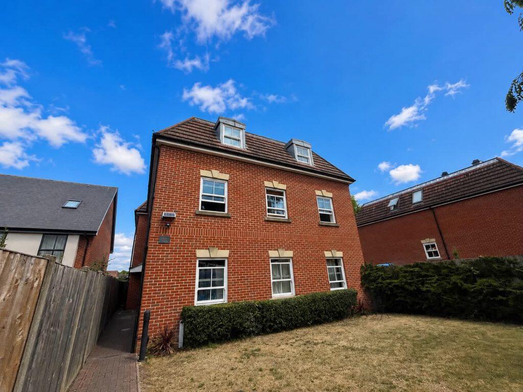 1 bed 1st Floor Flat for rent in Cold Ash. From Henwick Properties - Thatcham