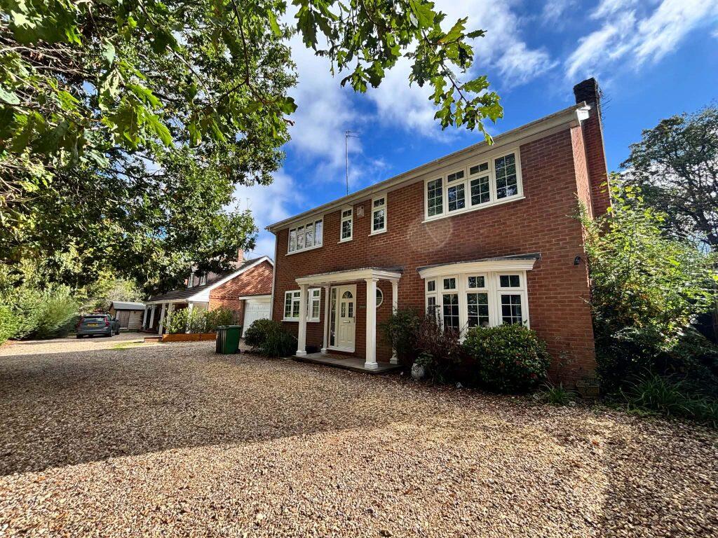 4 bed Detached for rent in Headley. From Henwick Properties - Thatcham 4 bed Detached for rent in Headley. From Henwick Properties - Thatcham