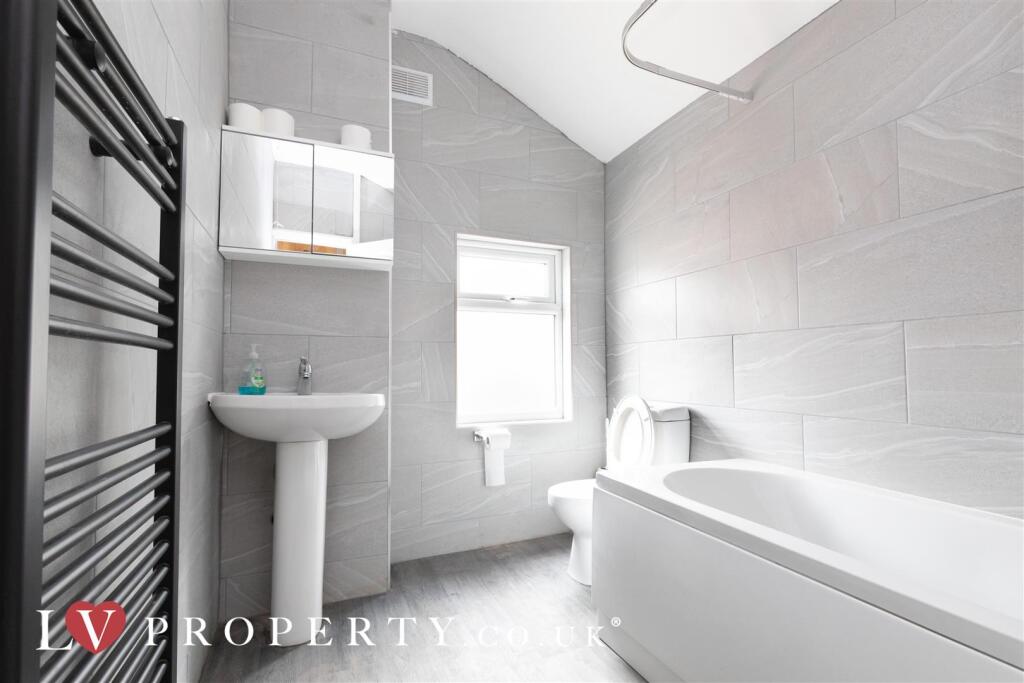 2 bed Mid Terraced House for rent in Smethwick. From LV PROPERTY - Birmingham