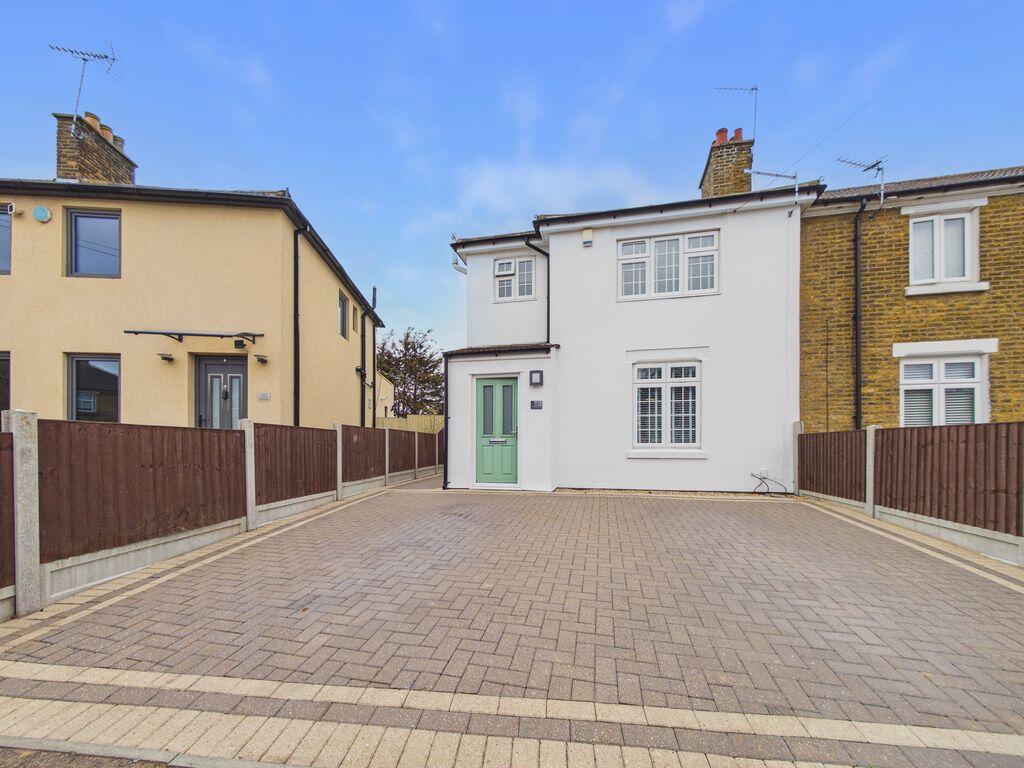 3 bed End of Terrace for rent in Aveley. From M & P Estates - South Ockendon