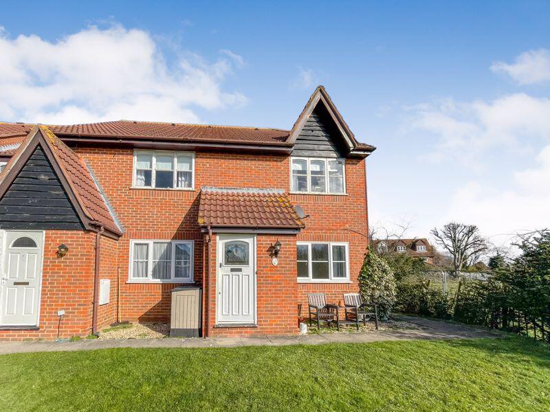 1 bed House (unspecified) for rent in Hornchurch. From M & P Estates - South Ockendon