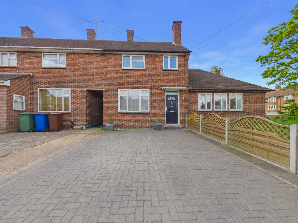 2 bed Mid Terraced House for rent in Aveley. From M & P Estates - South Ockendon