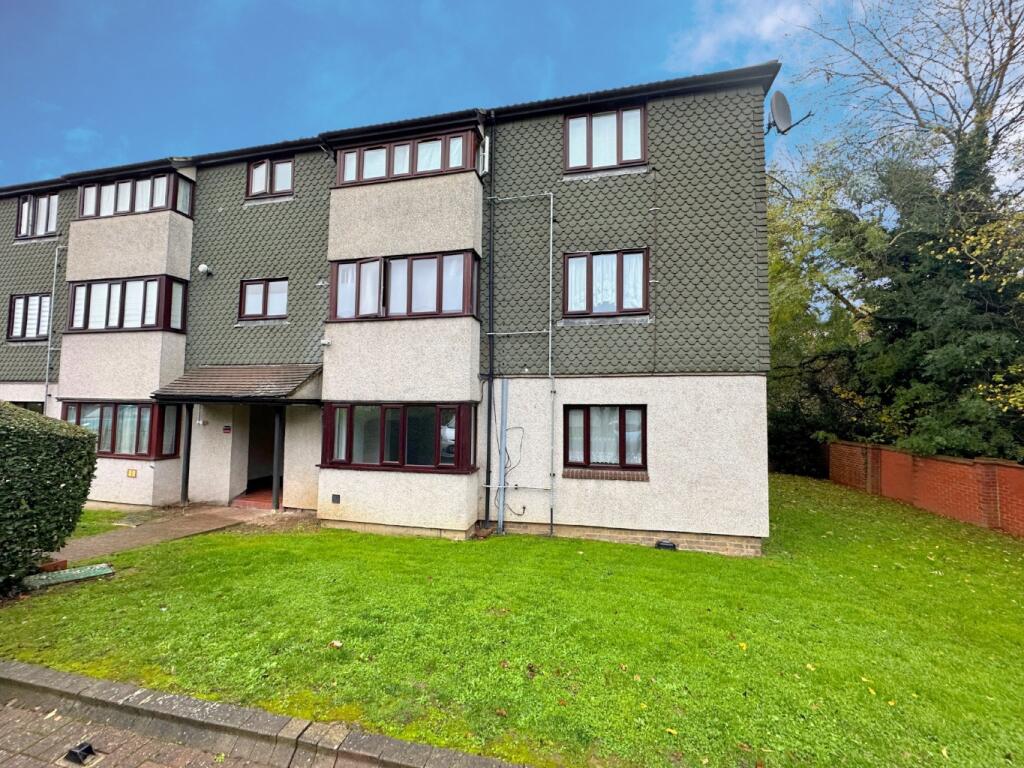 2 bed House (unspecified) for rent in Aveley. From M & P Estates - South Ockendon