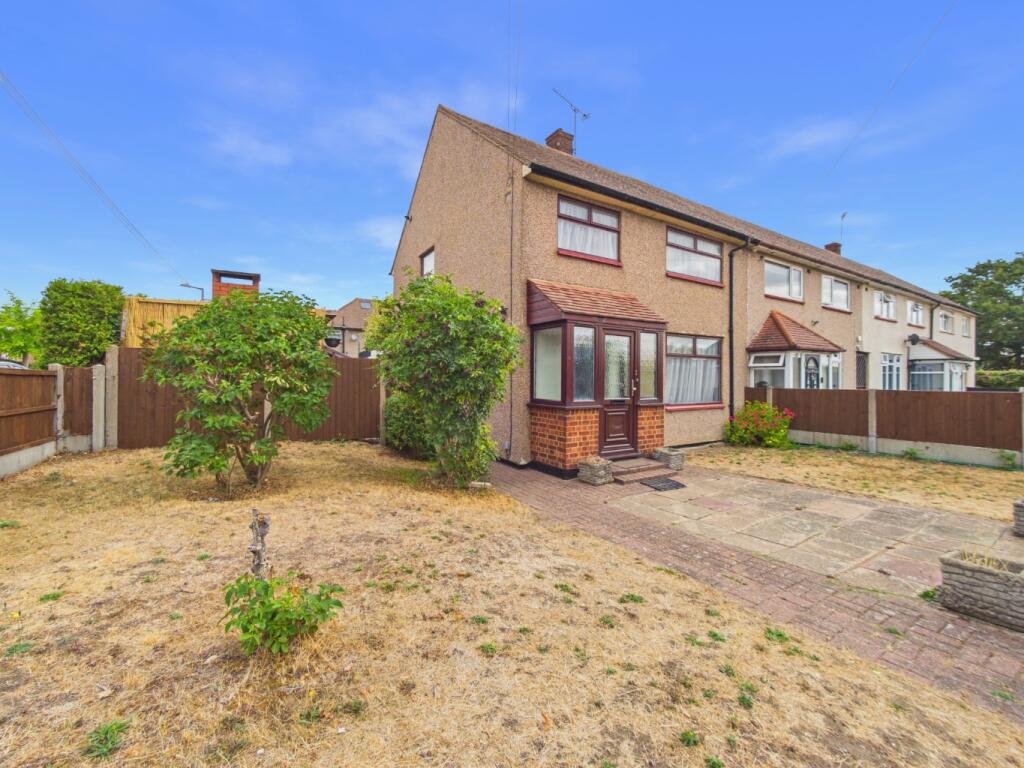 3 bed End of Terrace for rent in Aveley. From M & P Estates - South Ockendon 3 bed End of Terrace for rent in Aveley. From M & P Estates - South Ockendon