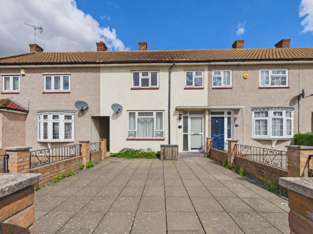 2 bed Mid Terraced House for rent in Aveley. From M & P Estates - South Ockendon