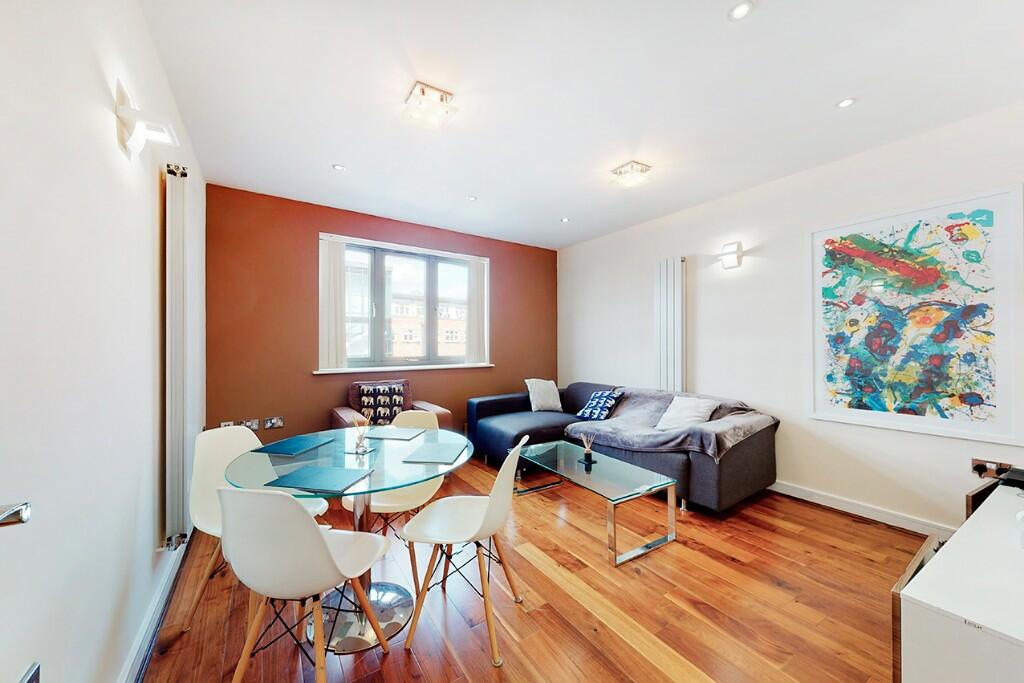 2 bed Flat for rent in London. From Macarthur Morrison