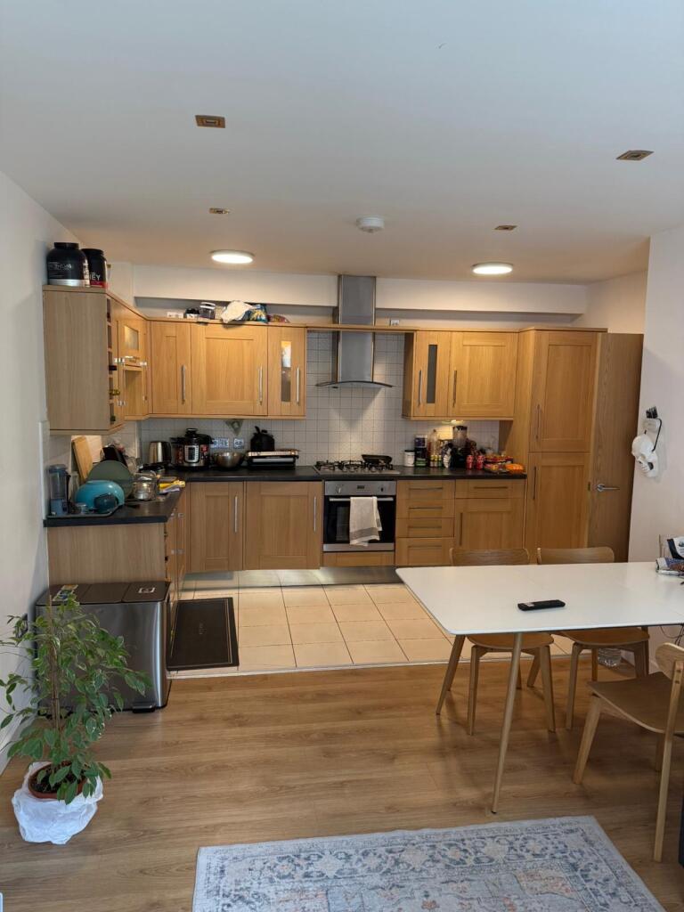 3 bed Flat Share for rent in Stepney. From Macarthur Morrison