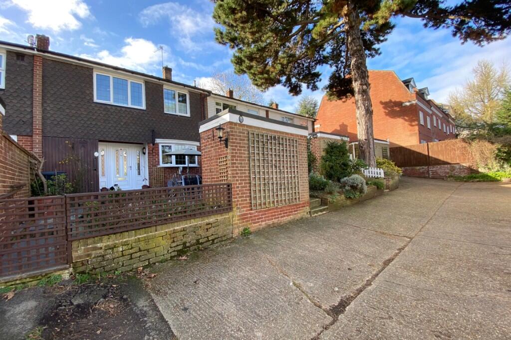 3 bed Mid Terraced House for rent in Epping. From Macks Properties Ltd - Bickley 3 bed Mid Terraced House for rent in Epping. From Macks Properties Ltd - Bickley