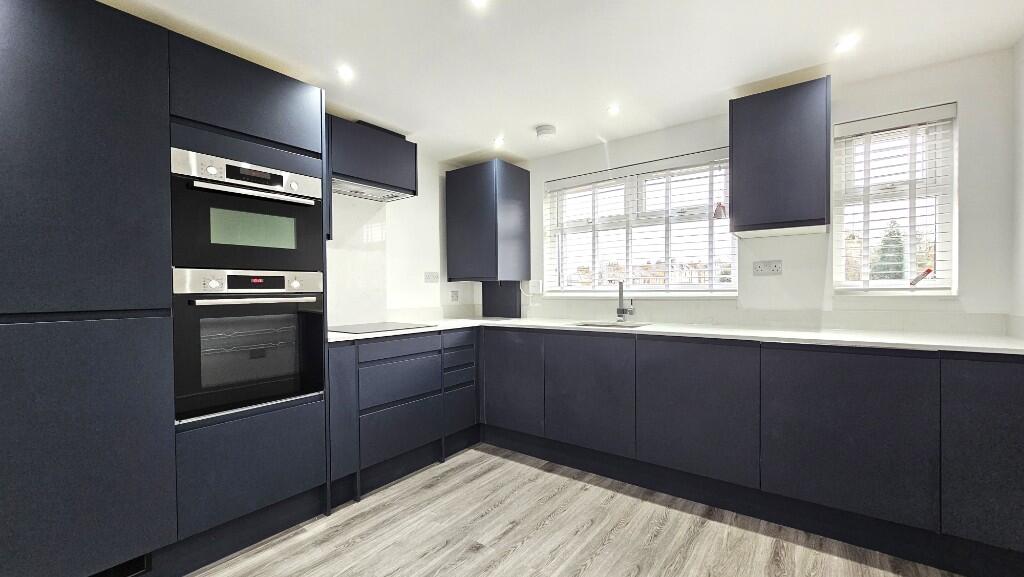 2 bed 1st Floor Flat for rent in Lewisham. From Macks Properties Ltd - Bickley