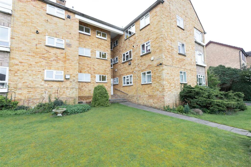 2 bed Apartment for rent in Uxbridge. From Madeley Properties