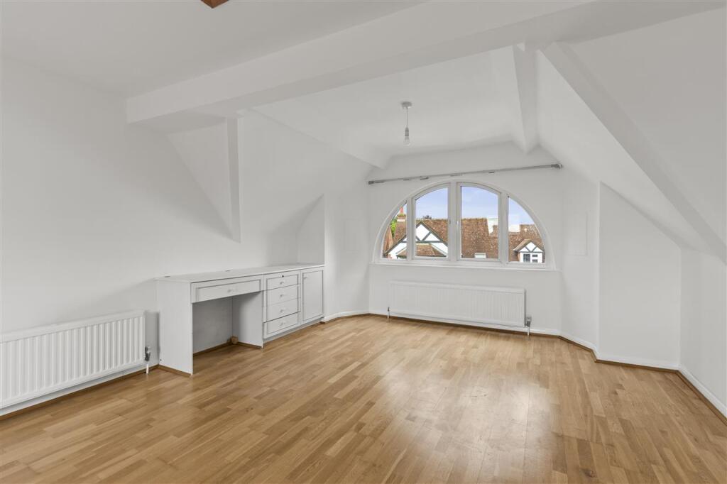 4 bed Mid Terraced House for rent in Acton. From Madeley Properties