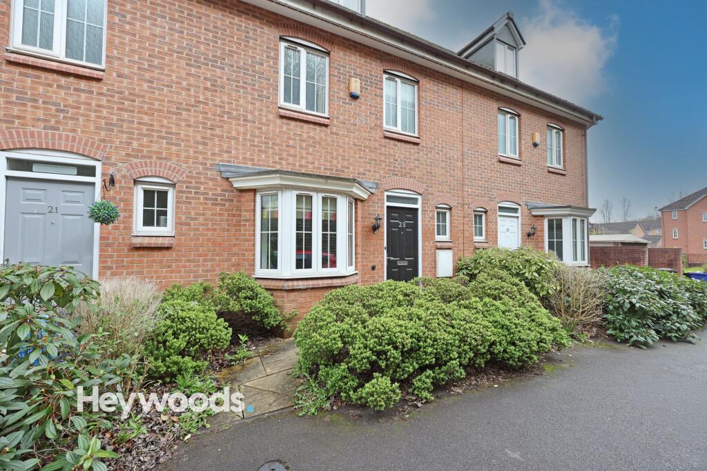 4 bed Mid Terraced House for rent in Newcastle-under-Lyme. From Heywoods - Newcastle-under-Lyme