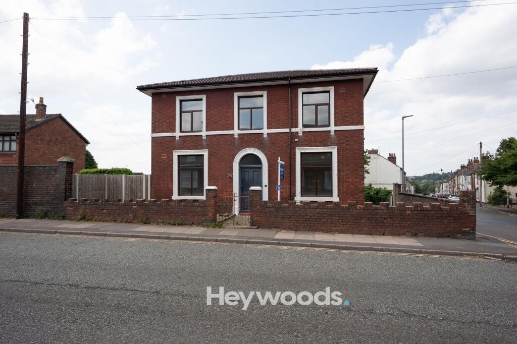 4 bed Detached for rent in Stoke-on-Trent. From Heywoods - Newcastle-under-Lyme