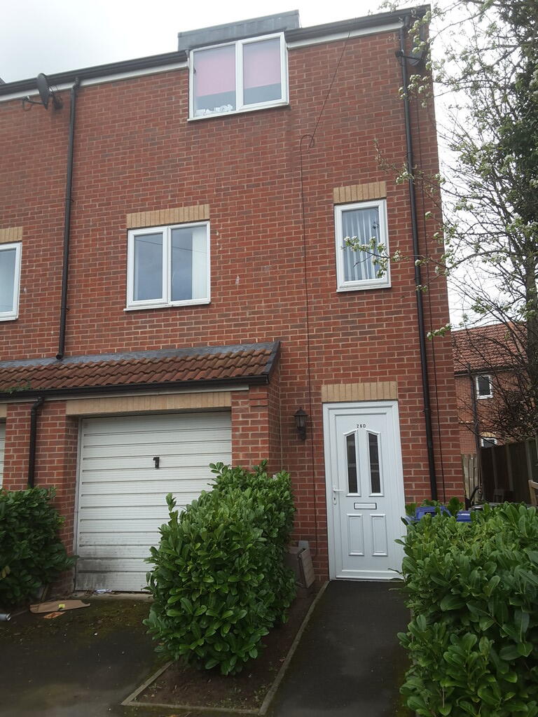 3 bed Town House for rent in Hayfield Green. From Highfield Property Management - Doncaster 3 bed Town House for rent in Hayfield Green. From Highfield Property Management - Doncaster