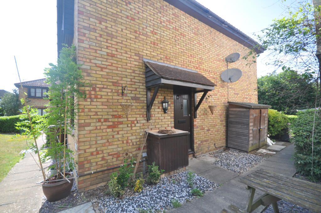1 bed Mid Terraced House for rent in Chelmsford. From HOME - Chelmsford