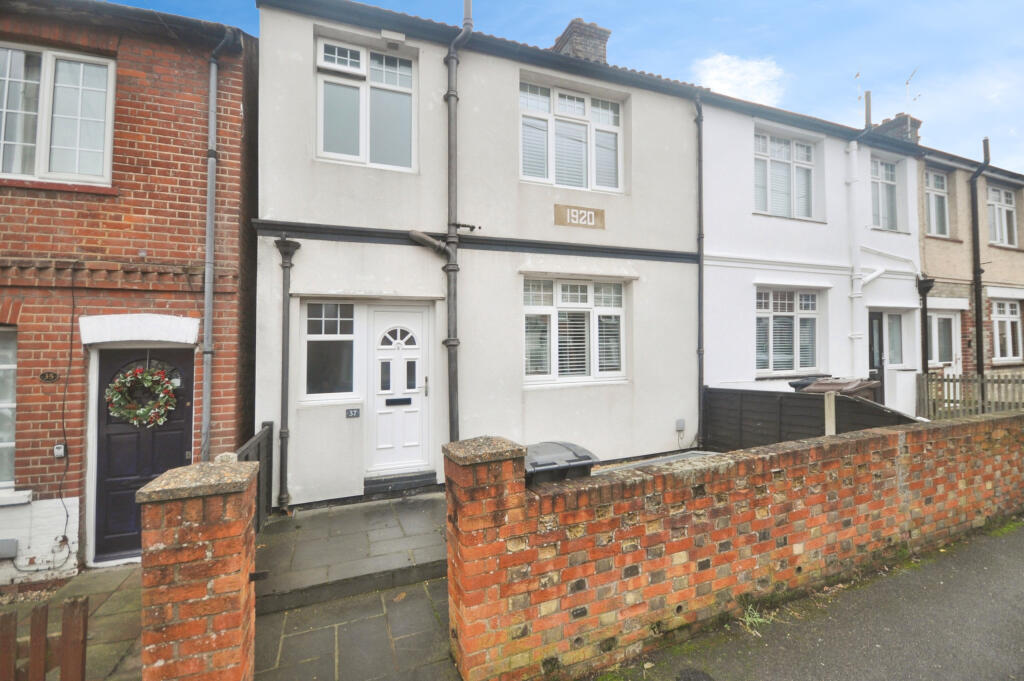3 bed End of Terrace for rent in Chelmsford. From HOME - Chelmsford 3 bed End of Terrace for rent in Chelmsford. From HOME - Chelmsford
