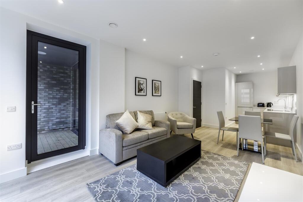 1 bed Apartment for rent in Poplar. From Mariana Real Estate