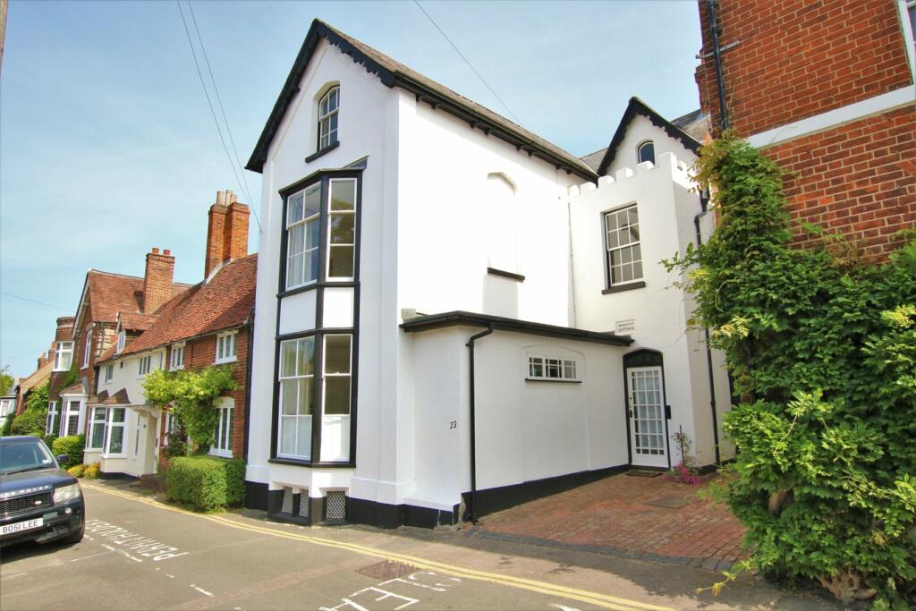 4 bed Town House for rent in Wokingham. From Mark Rath