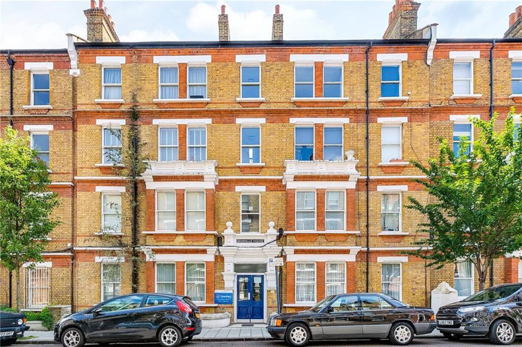 3 bed 1st Floor Flat for rent in Clapham. From Marsh & Parsons - Brixton
