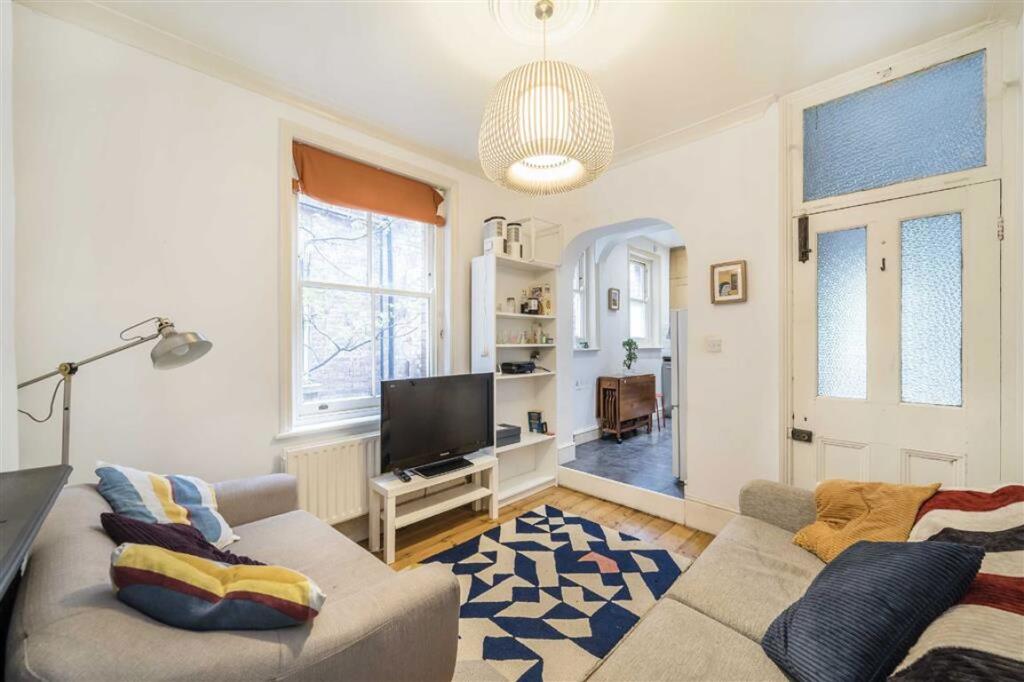 3 bed 1st Floor Flat for rent in London. From Marsh & Parsons - Brixton 3 bed 1st Floor Flat for rent in London. From Marsh & Parsons - Brixton