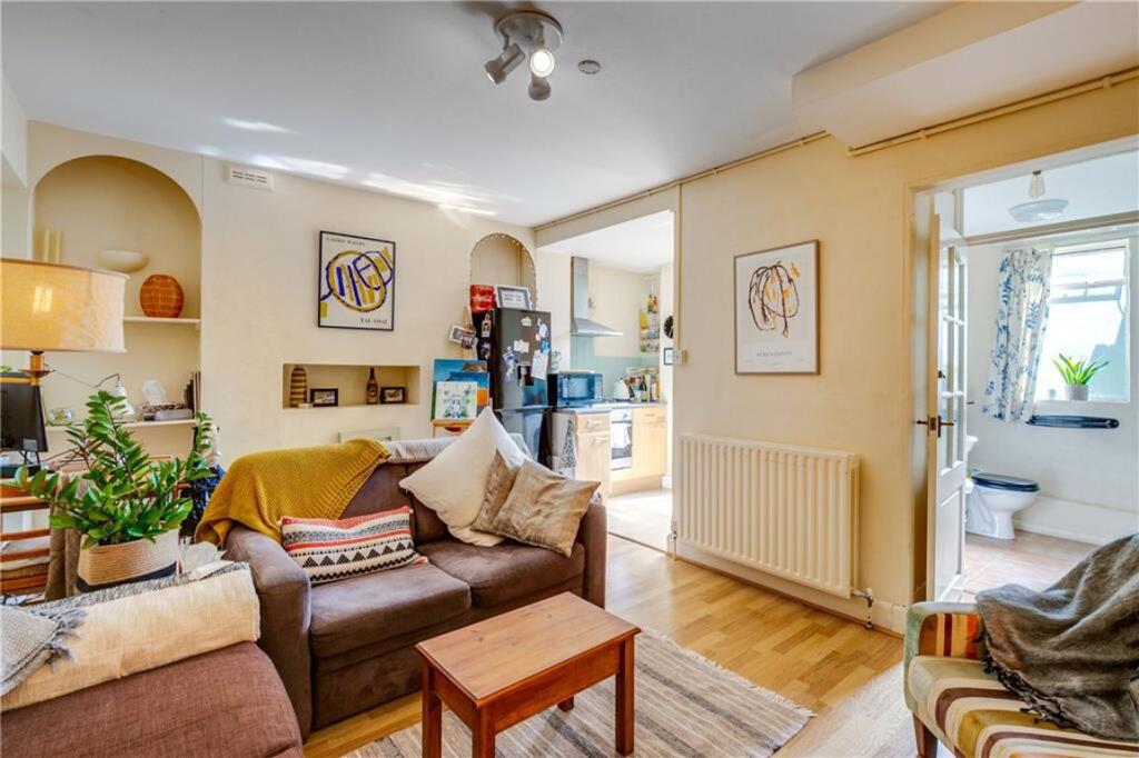 1 bed 1st Floor Flat for rent in Clapham. From Marsh & Parsons - Brixton