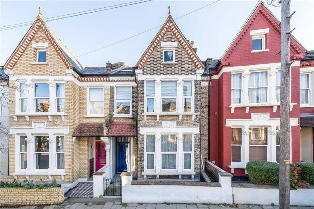 2 bed 1st Floor Flat for rent in London. From Marsh & Parsons - Brixton