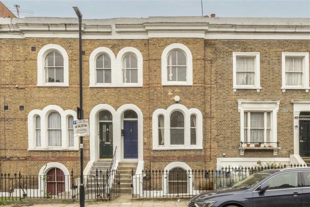 5 bed Detached for rent in Clapham. From Marsh & Parsons - Brixton