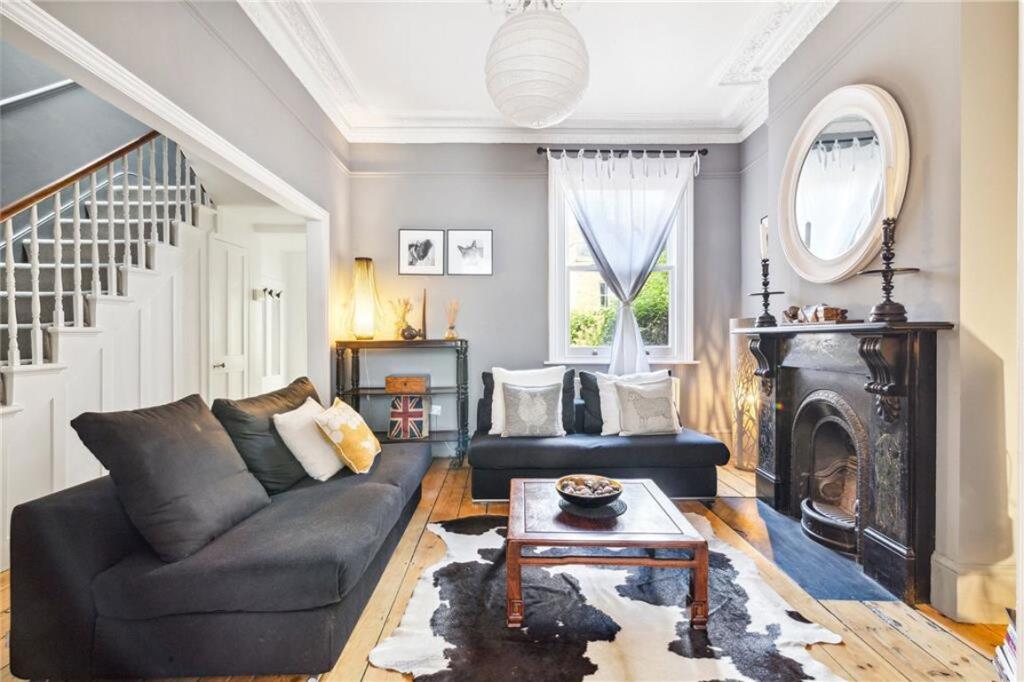 3 bed Mid Terraced House for rent in Clapham. From Marsh & Parsons - Brixton 3 bed Mid Terraced House for rent in Clapham. From Marsh & Parsons - Brixton