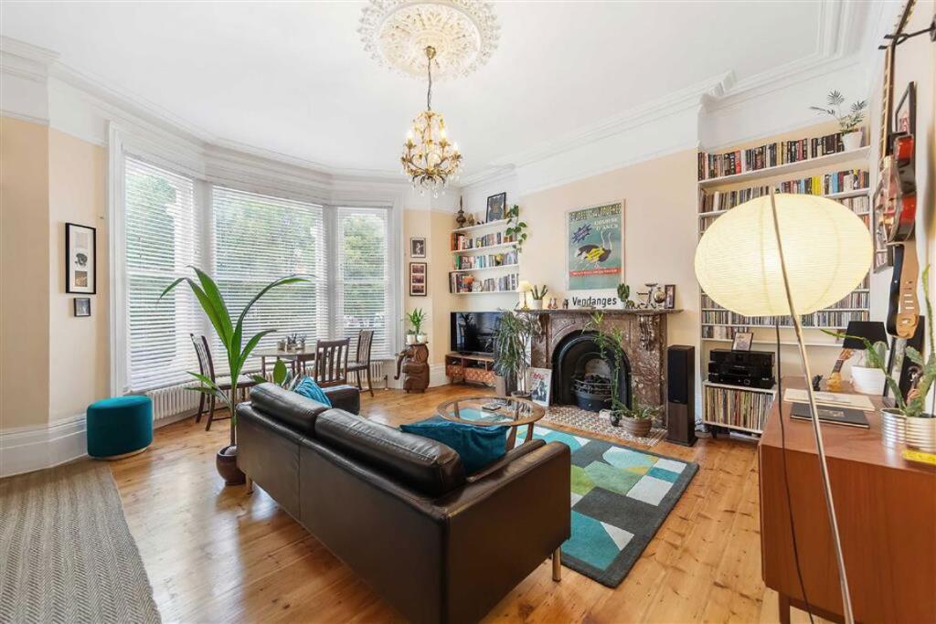 2 bed 1st Floor Flat for rent in Clapham. From Marsh & Parsons - Brixton