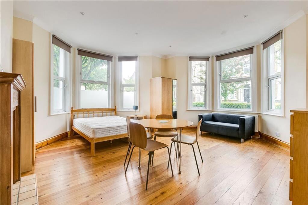 4 bed 1st Floor Flat for rent in Clapham. From Marsh & Parsons - Brixton 4 bed 1st Floor Flat for rent in Clapham. From Marsh & Parsons - Brixton