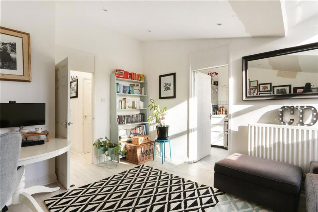 1 bed 1st Floor Flat for rent in Clapham. From Marsh & Parsons - Brixton