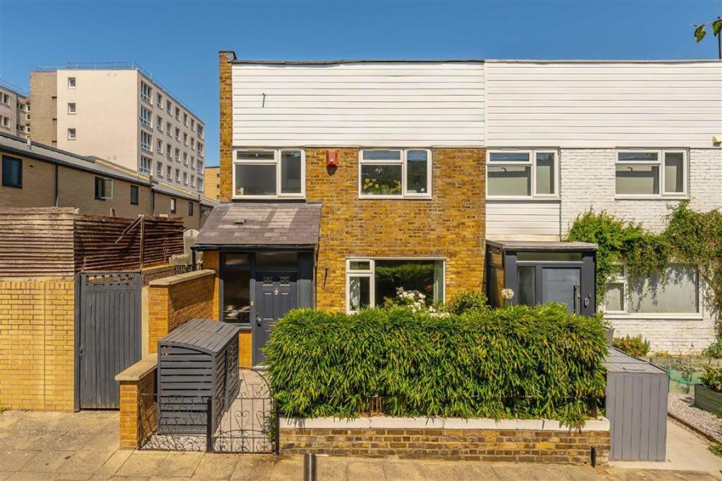 3 bed End of Terrace for rent in Clapham. From Marsh & Parsons - Brixton
