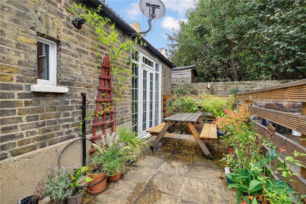 1 bed 1st Floor Flat for rent in Clapham. From Marsh & Parsons - Brixton
