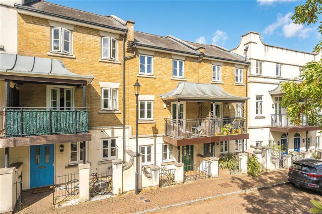 4 bed Detached for rent in Clapham. From Marsh & Parsons - Brixton 4 bed Detached for rent in Clapham. From Marsh & Parsons - Brixton