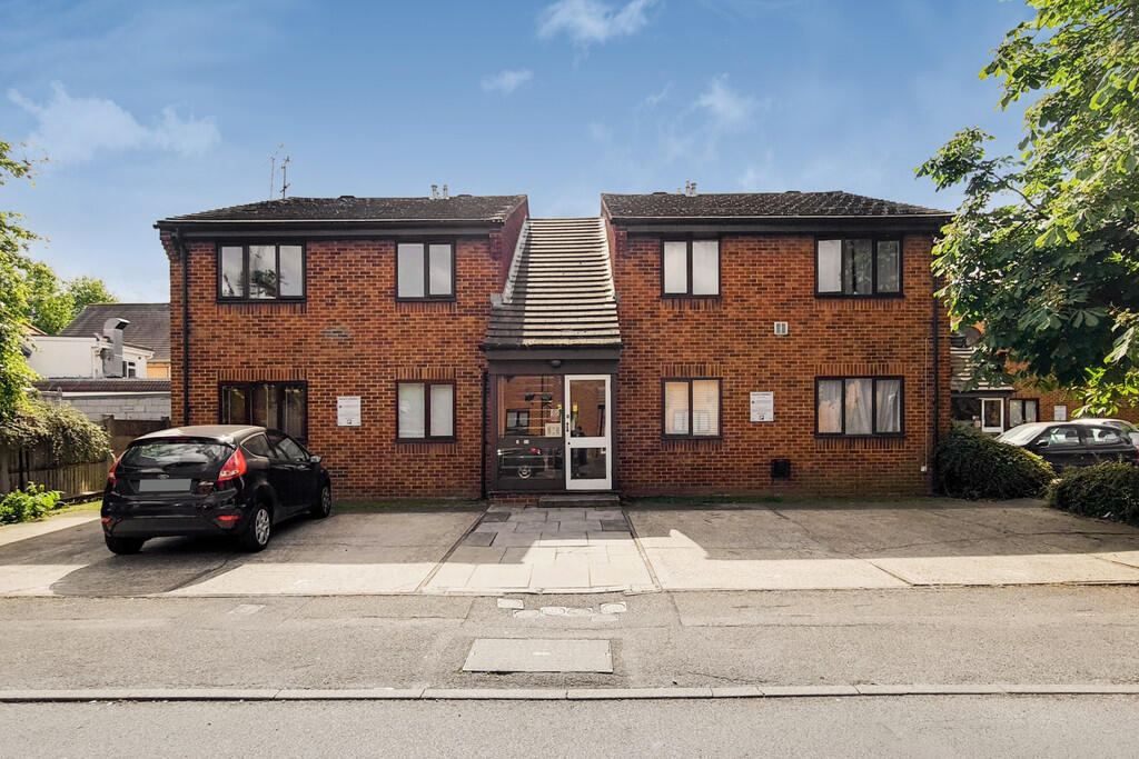 1 bed Apartment for rent in New Malden. From Martin & Co - Kingston