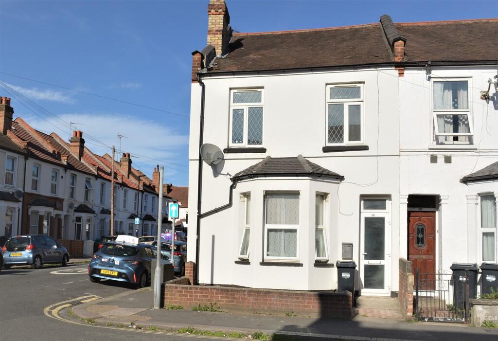 2 bed Apartment for rent in Hounslow. From Martin & Co - Kingston