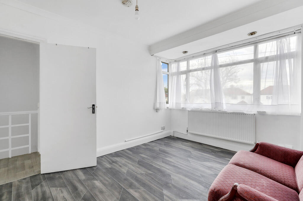 1 bed 1st Floor Flat for rent in Southall. From Martin & Co - Kingston