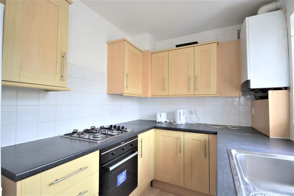 3 bed Apartment for rent in Richmond. From Martin & Co - Kingston