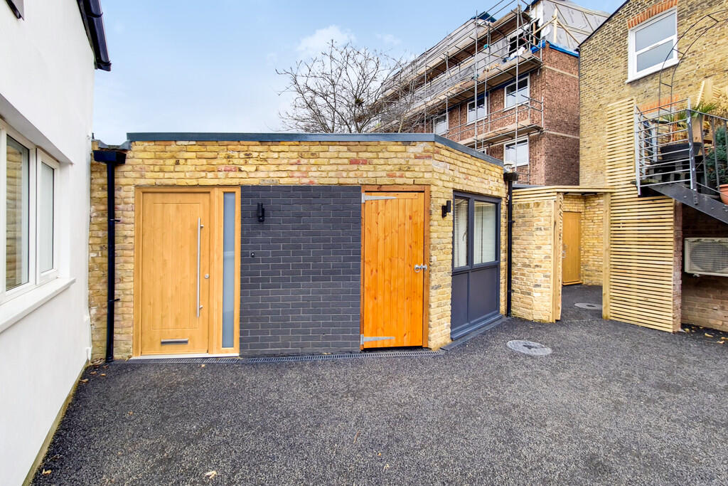 1 bed Apartment for rent in Kingston upon Thames. From Martin & Co - Kingston