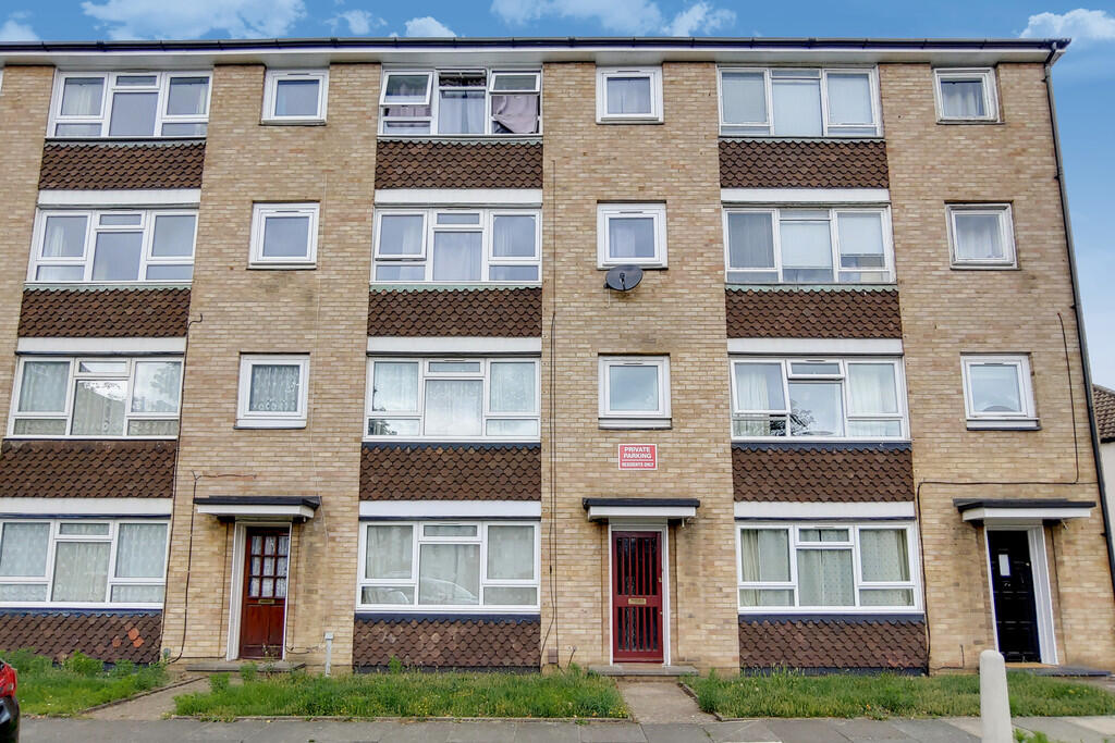 4 bed Mid Terraced House for rent in Kingston upon Thames. From Martin & Co - Kingston