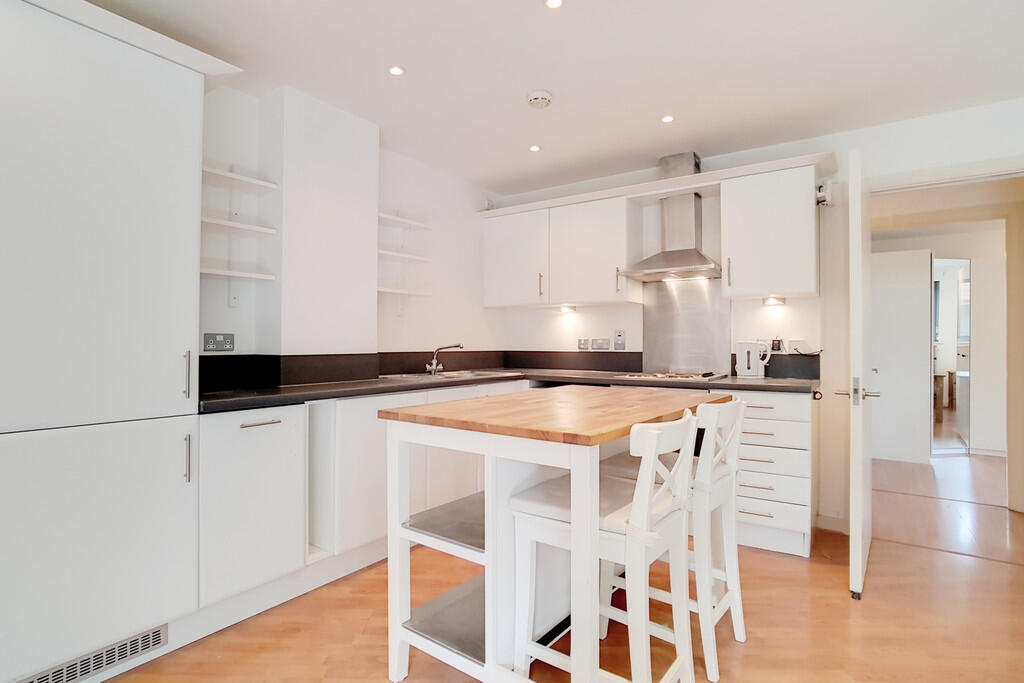 2 bed Apartment for rent in Merton. From Martin & Co - Kingston