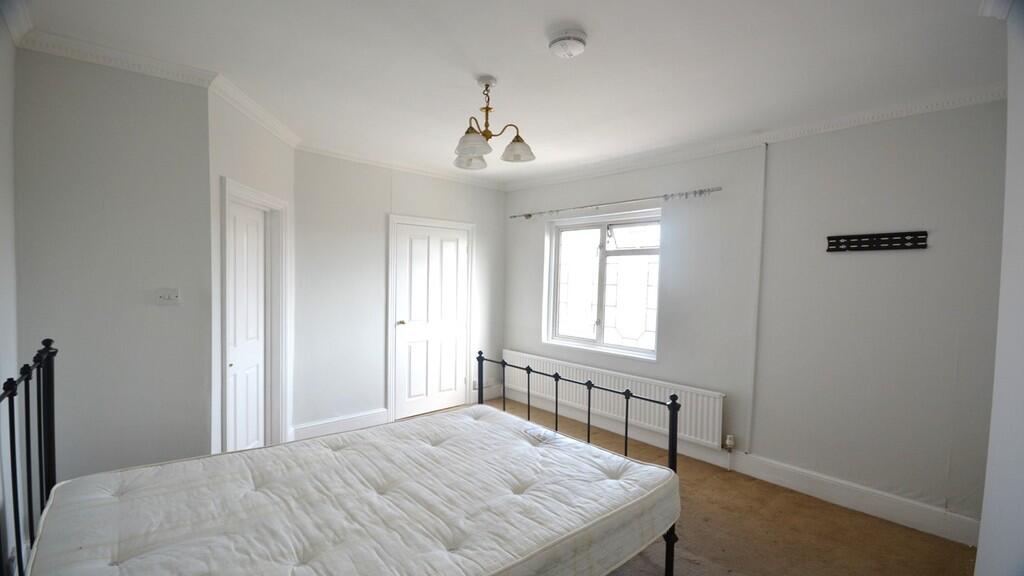 4 bed Flat Share for rent in Kingston upon Thames. From Martin & Co - Kingston 4 bed Flat Share for rent in Kingston upon Thames. From Martin & Co - Kingston