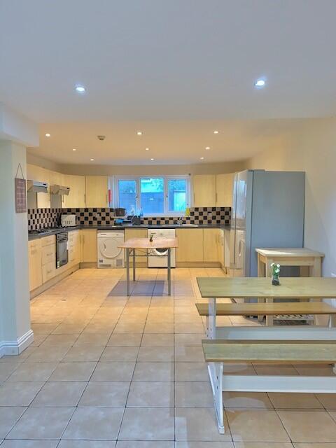 13 bed HMO for rent in Cardiff. From Horizon Properties - Cardiff