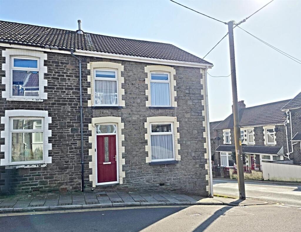3 bed End of Terrace for rent in Pontypridd. From Hoskins Johnson - Pontypridd