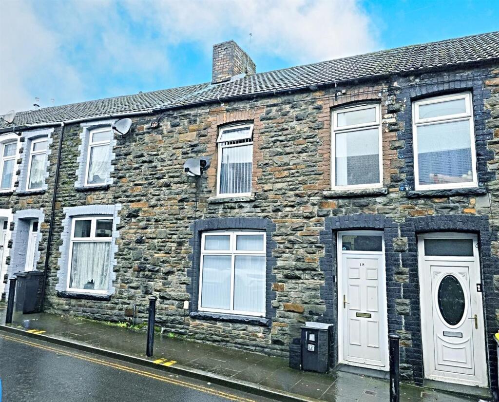 3 bed Mid Terraced House for rent in Treharris. From Hoskins Johnson - Pontypridd