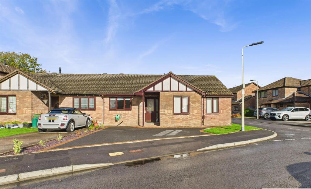 3 bed Semi-detached bungalow for rent in Cross Inn. From Hoskins Johnson - Pontypridd