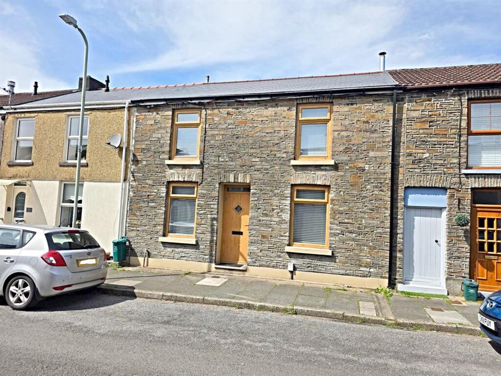 3 bed Mid Terraced House for rent in Pontypridd. From Hoskins Johnson - Pontypridd