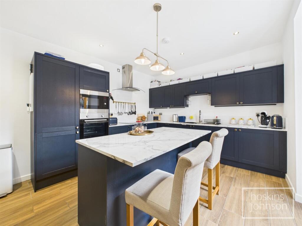 3 bed End of Terrace for rent in Tonypandy. From Hoskins Johnson - Pontypridd 3 bed End of Terrace for rent in Tonypandy. From Hoskins Johnson - Pontypridd